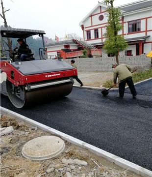 鋪瀝青路面